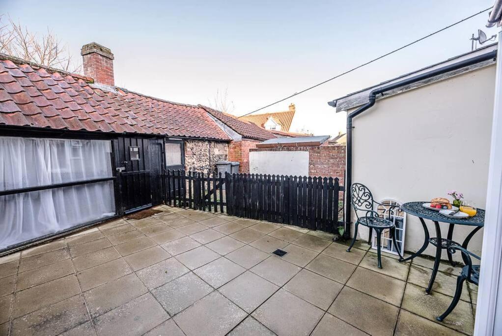 Button Cottage, Wickham Market Exterior photo